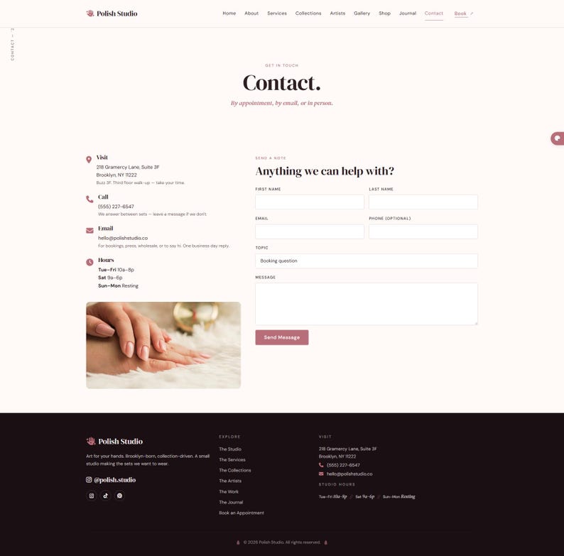 Peut inclure: Page web de Polish Studio avec un formulaire de contact. Il comprend des champs pour le nom, l'e-mail et le message. La page comprend des coordonn&eacute;es, une photo d'ongles manucur&eacute;s et une barre de navigation.