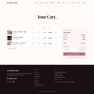 Peut inclure: Capture d'&eacute;cran du site Web de Polish Studio, pr&eacute;sentant un r&eacute;sum&eacute; du panier. Le panier comprend des articles tels que Signature Gel Polish, Rose-Gold Cuticle Oil et Press On Set. Le montant total de la commande est de 114,18 &euro;. Le site Web a un design minimaliste.