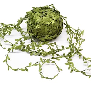 Sidengirlang med gröna blad - 10 m bröllopsgångdekoration