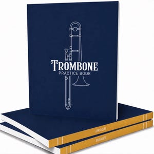 Könnte beinhalten: Ein dunkelblaues Übungsbuch mit einer weißen Strichzeichnung einer Posaune und dem Text TROMBONE PRACTICE BOOK auf dem Einband. Zwei weitere identische Bücher liegen horizontal darunter gestapelt und zeigen gelbe Buchrücken mit der Aufschrift BRASS.