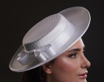 Luxury White Fascinator Hat for Women, Bridal Tea Party Hat, Royal Church Hat, Vintage Inspired Formal Headpiece