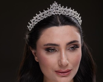 Crystal Bridal Tiara ,Silver Classic Wedding Crown, Princess Headpiece,  Quinceanera Tiara