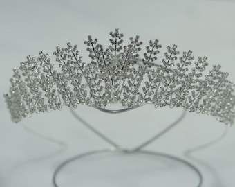 Crystal Leaf Bridal Tiara, Silver Wedding Crown, Luxury Rhinestone Headpiece, Nature Inspired Bridal Tiara, Princess Wedding Hair Accessory