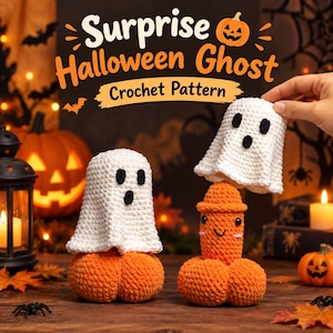 以下が含まれることがあります： 「Surprise Halloween Ghost」と題されたかぎ針編みのパターン。黒い目と口を持つ2つの手作りの白い幽霊が、それぞれ丸いオレンジ色のカボチャの土台の上に座っています。片方の幽霊を持ち上げると、その下に小さなオレンジ色のキャラクターが現れます。