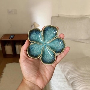 Plato para anillos de flor de gres, bandeja organizadora de cerámica de 4.5 pulgadas con esmalte reactivo