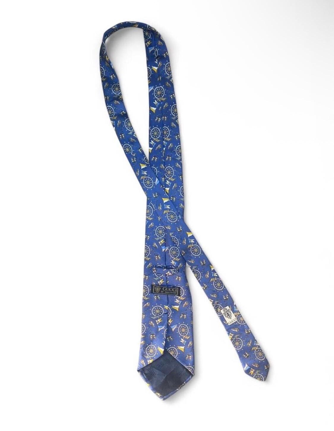 Cravatta Classica Blu Navy Con Stampa Di Barche A Vela – Lunghezza 144 Cm, Larghezza 8 Cm, Poliestere Di Qualità