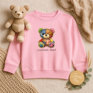 Moletom infantil personalizado com ursinho de pelúcia para pré-escolares, com texto personalizado, estilo patchwork falso.