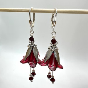 Dark Red Lucite Flower Earrings with Crystals – Gothic Statement Jewellery