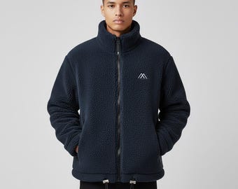 Heren Sherpa winterjas – Fleecejack met custom logo, zwarte ritssluiting, schuine zakken, warme premium bovenkleding
