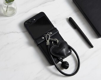 Luxus Schwarz Leder Herz Anhänger Fall für Samsung Galaxy Z Flip 7 6 5, Anti-Loss Strap Phone Cover