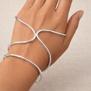 Minimalistiskt silverarmband med handmanschett, justerbar handflata, moderna handranksmycken, iögonfallande armband med handrygg, unika handaccessoarer