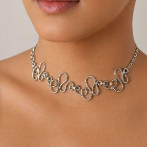 Gargantilla minimalista orgánica con diseño de espiral, gargantilla abstracta de alambre, collar con garabatos hechos a mano, joyería boho chic, regalo único para ella.