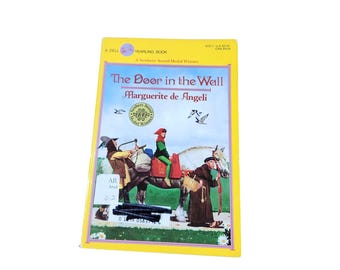 壁の中の扉 - マスマーケットペーパーバック デ・アンジェリ、マルグリット著 書籍 4725