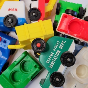 WYBIERZ JEDEN Fisher Price Little People Samochody zabytkowe Samoloty Ciężarówki Pojazdy Rowery Lata 70. Lata 80.
