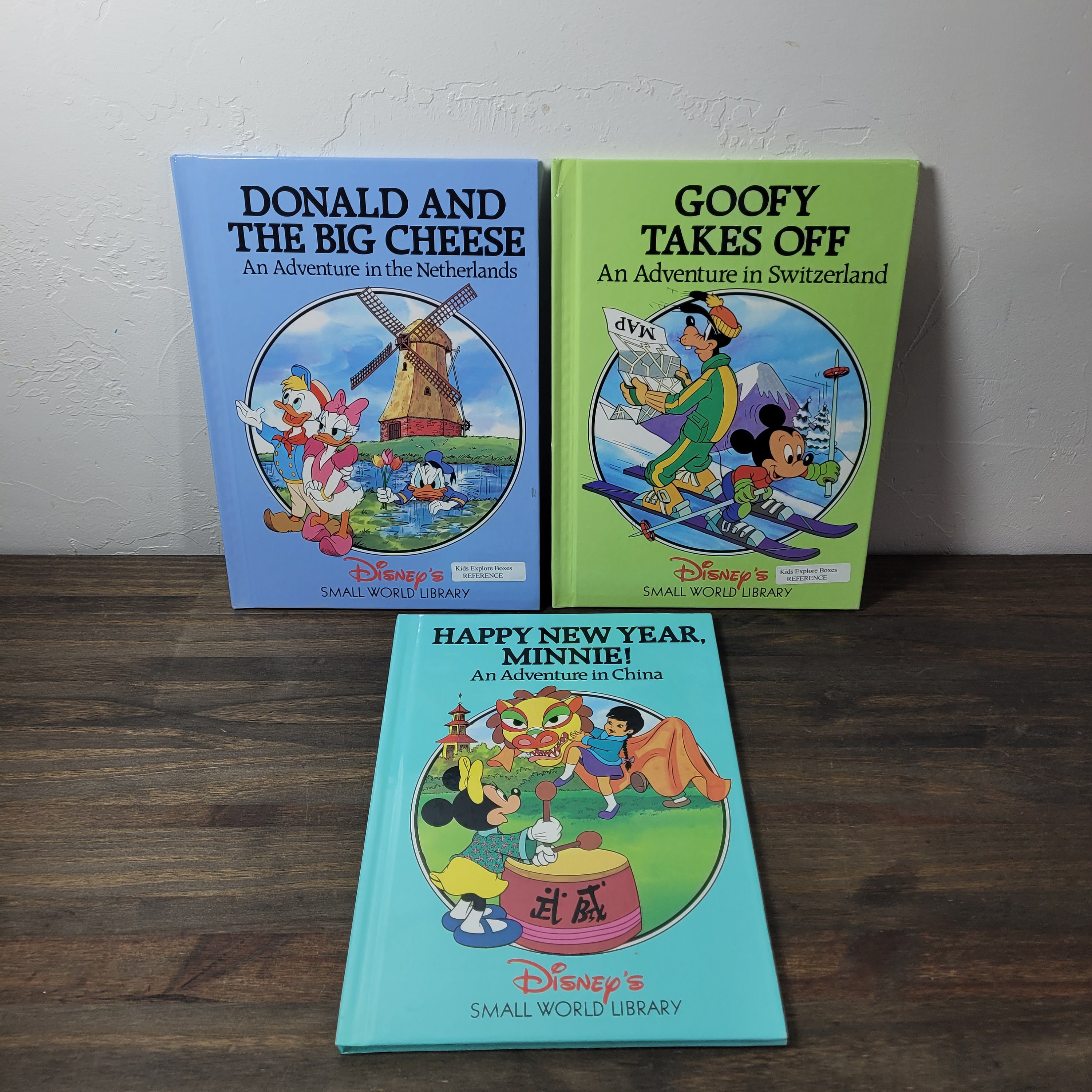 Disney's Small World Library 24冊　ディズニー Disney's Small World Library: 15 Volume Set: Walt Disney