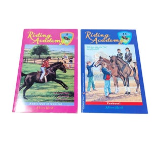 Serie Riding Academy Alison Hart Horse Riding Vintage Bundle Lotto di 2 libri tascabili L3010