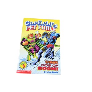 Garfield Paperback Chapter Books Pet Force Dog of Doom Libro 4784