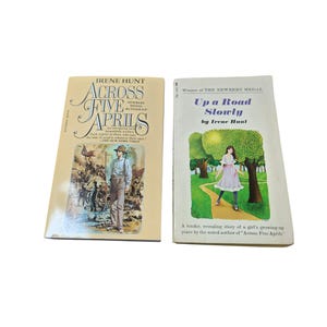 Su per una strada lentamente attraverso Five Aprils di Irene Hunt Vintage Paperback Books Bundle Lot di 2 L3056