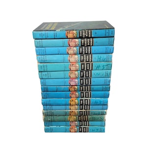 Hardcovers Hardcovers Schwarz Weiß Illustrationen Innenseite Cover von Franklin W. Dixon Junge Erwachsene Romane Belletristik Grosset und Dunlap Blue Spines