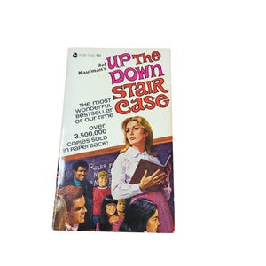 UP THE DOWN Staircase di Bel Kaufman annata 1968 Avon brossura 4831