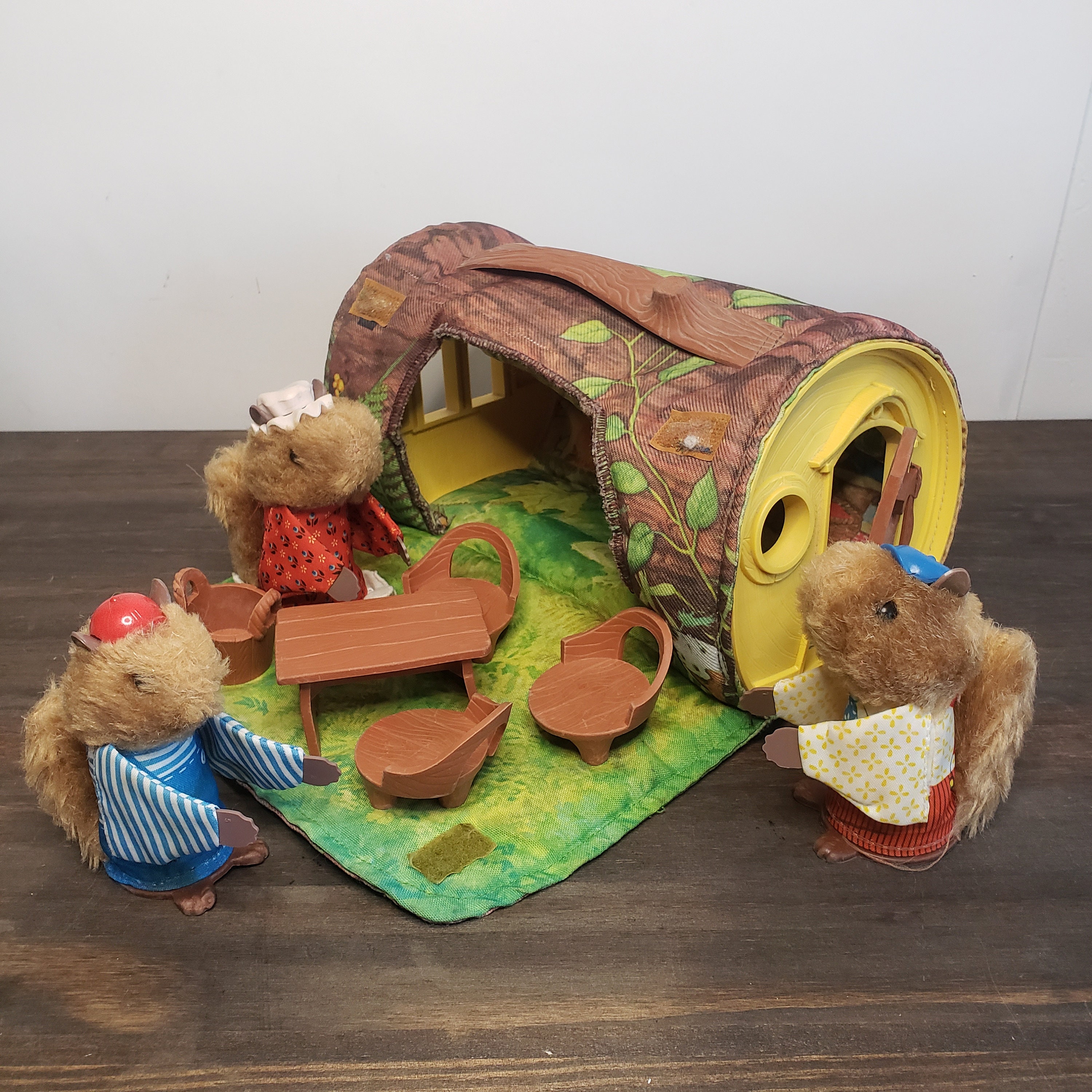 Fisher Price Woodsy Squirrel Family Log Home Set Squeaky Toys 1979
