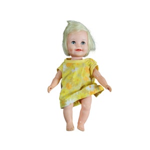 Deluxe Reading Corp. Blonde Moving Face & Hands Vinyl Doll Baby 1961 sb1
