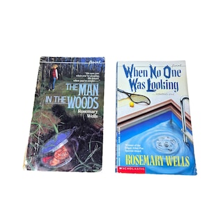 L&#39;uomo nel bosco quando nessuno ci guardava di Rosemary Wells Point, libro horror tascabile vintage, lotto di 2 L3168