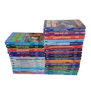 NANCY DREW e Hardy Boys Super Mystery Costruisci un lotto di libri Scegli titoli Libri a capitoli Copertina flessibile 1989 di Carolyn Keene Archway Paperbacks