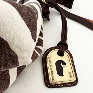 Dooney and Bourke zebra stripe canvas tote shopper handbag shoulder bag with brown leather trim zdjęcie 4