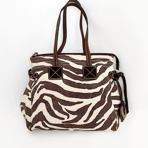 Dooney and Bourke zebra stripe canvas tote shopper handbag shoulder bag with brown leather trim zdjęcie 1