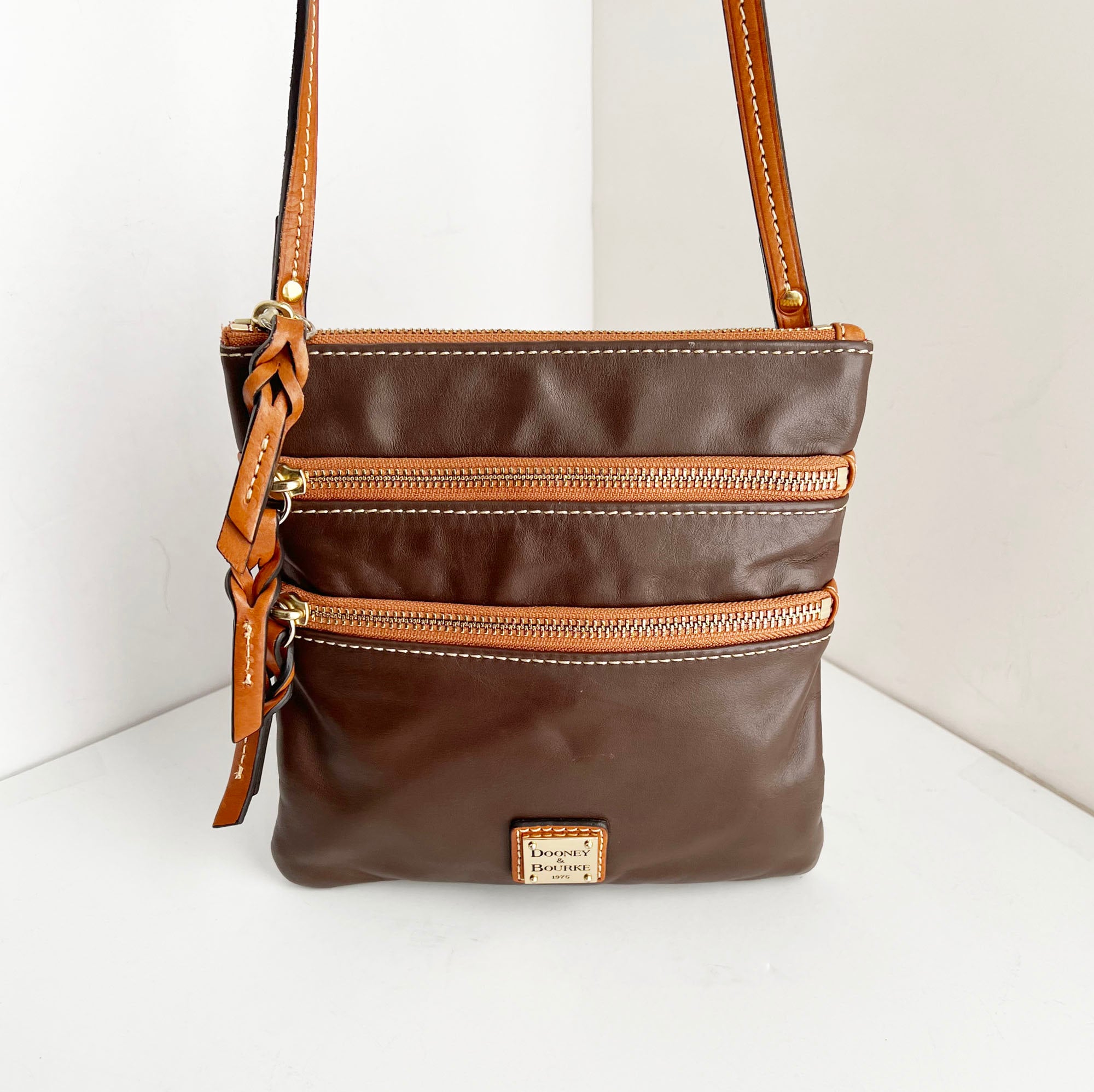 Dooney and bourke triple deals zip crossbody bag leather