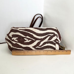 Dooney and Bourke zebra stripe canvas tote shopper handbag shoulder bag with brown leather trim zdjęcie 7