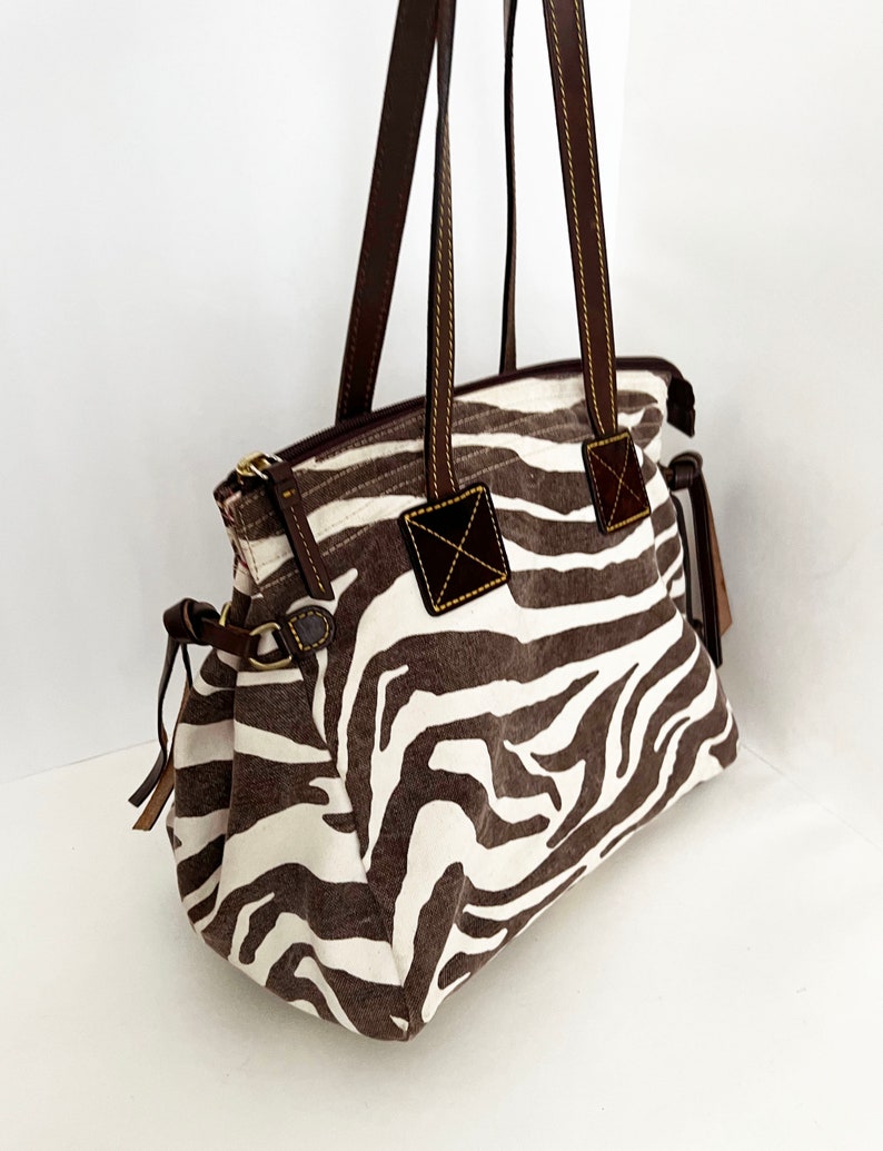 Dooney and Bourke zebra stripe canvas tote shopper handbag shoulder bag with brown leather trim zdjęcie 2