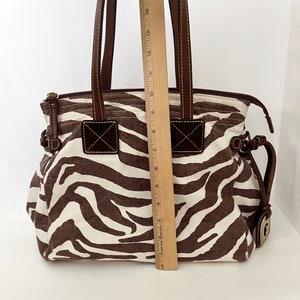 Dooney and Bourke zebra stripe canvas tote shopper handbag shoulder bag with brown leather trim zdjęcie 8