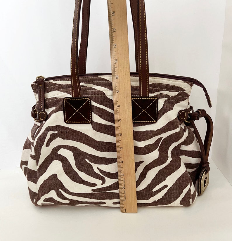 Dooney and Bourke zebra stripe canvas tote shopper handbag shoulder bag with brown leather trim zdjęcie 8