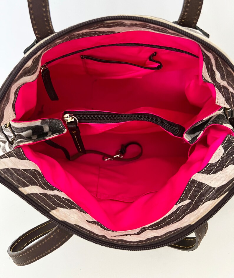 Dooney and Bourke zebra stripe canvas tote shopper handbag shoulder bag with brown leather trim zdjęcie 6