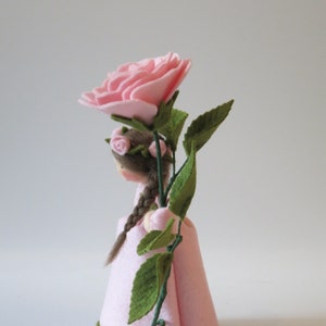 Rosa Rose Blumenkind Jahreszeitentisch Waldorf Bild 5