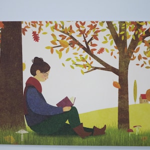 Mon livre, moi et les feuilles d'automne - grande carte postale - automne - Waldorf - amateur de livres - article n°HEPK28