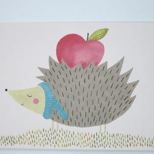 Hérisson - carte postale grande - automne - Waldorf - animal d'automne - pomme - automne - Art.No.HEPK54