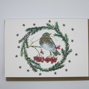Uccello in una ghirlanda di bacche - Biglietto natalizio con busta - biglietto doppio - Art. WK70