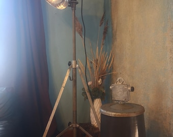 Medical floor spotlight with iron tripod