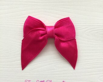 Miniature Acrylic Fuchsia Bow Embellishments Pack of 20 bows
