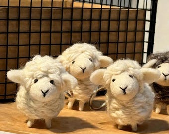 Handmade Wool Felt Sheep Keychain, Cute Lamb Key Ring for Bag Charm & Gift