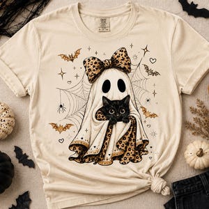Regalo per LEI png, Fantasma di Halloween png, Gatto nero di Halloween png, Fantasma con fiocco leopardato, Spettrale carino png, design civettuolo, Download immediato