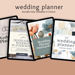 Könnte beinhalten: Vier digitale Tablets mit Vorlagen für Hochzeitsplaner. Die Tablets zeigen florale Designs und Texte wie "Wedding Planner Onboarding" und "Destination Wedding Planner Book". Der Text "wedding planner bundle fully editable in Canva" steht oben.