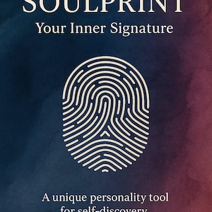 Peut inclure: Conception graphique avec le mot "SOULPRINT" en blanc, sur le texte "Your Inner Signature". Un motif d'empreinte digitale blanche est centré sur un fond aquarelle bleu foncé et marron. Le texte "A unique personality tool for self-discovery" est en bas.