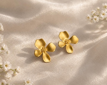 Gold Flower Stud Earrings,Minimalist studs earring,Bridal Bridesmaid Earring,Waterproof Jewelry