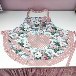 Vintage style floral and polka dot Apron - Pink Kitchen linens