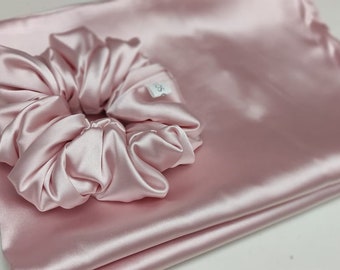 Set of 2 satin pink pillowcases with scrunchie