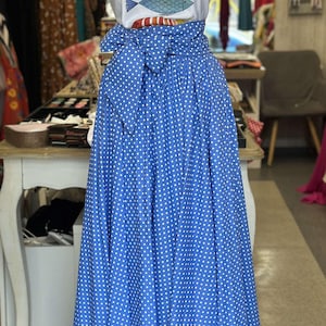 Saia longa azul de bolinhas: saia vintage de algodão até o chão